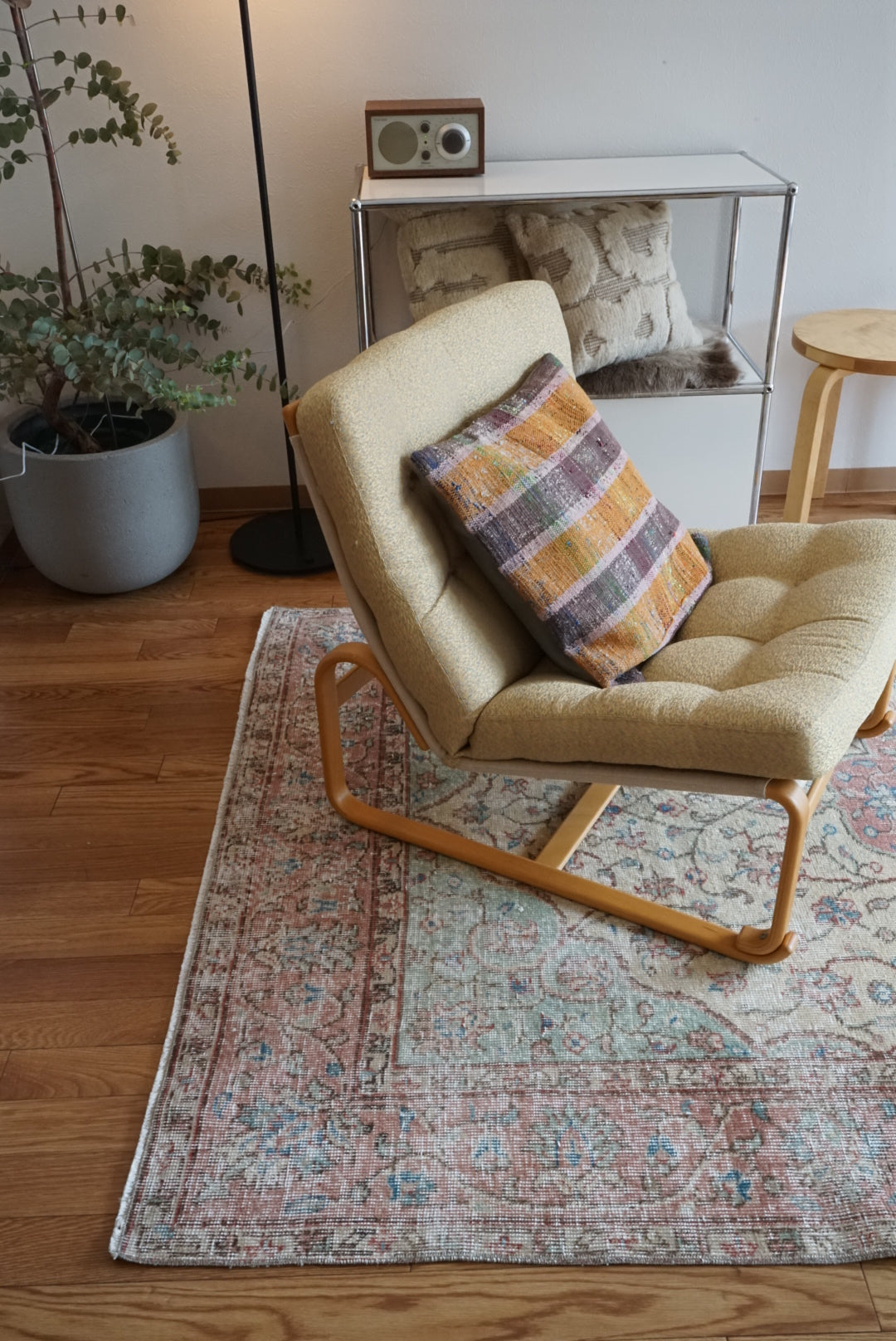 Türkiye Old Isparta Beige , Red , Green Medallion 1960年代 244 × 142 cm No.TR25455