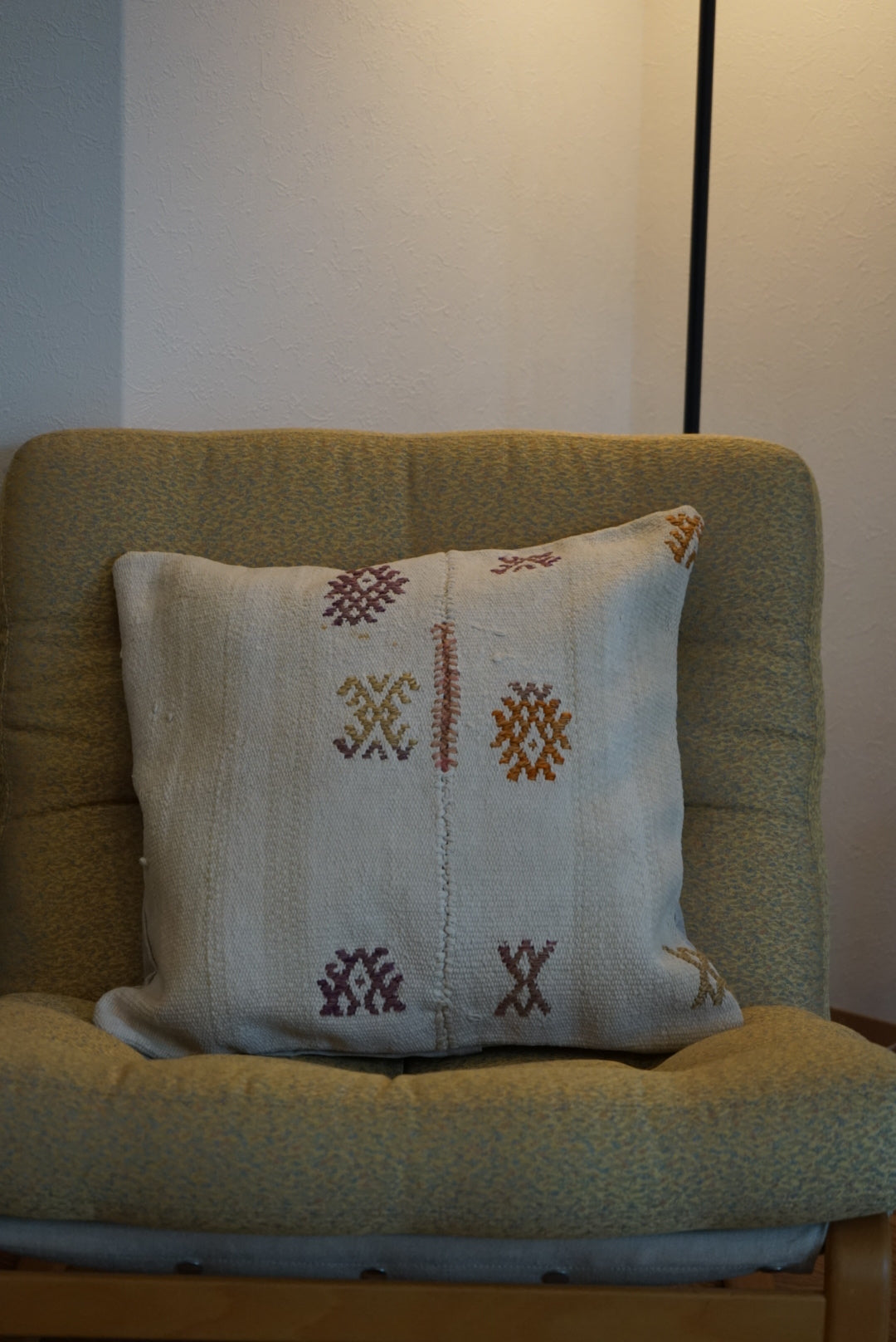 Türkiye Old Kilim Cushion Cover Ivory , Beige , Orange Tribal Patchwork Design 45 × 45 cm No.TR25570 / 送料無料・羊毛手織りキリム