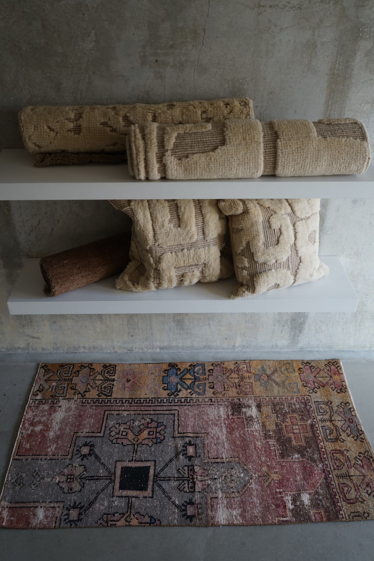 TURKEY OLD ISPARTA PINK BEIGE SMALL SIZE 1970年代 120 × 68 cm No.TR25219