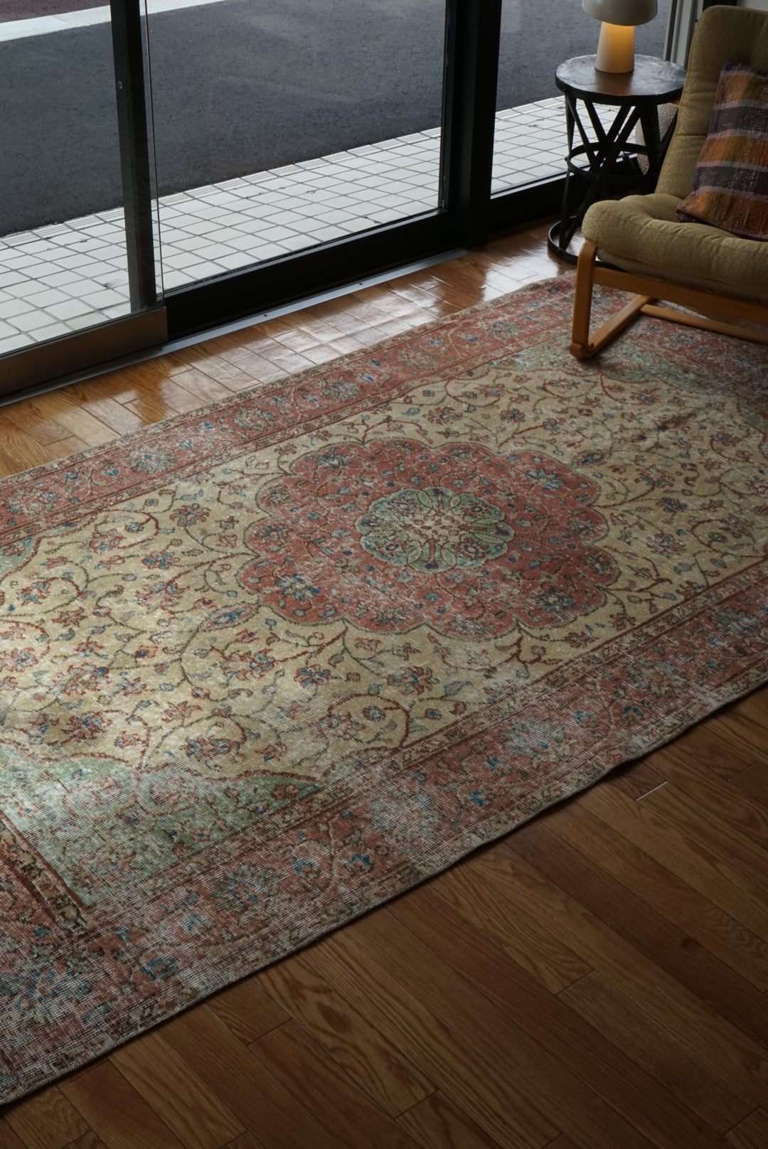 Türkiye Old Isparta Beige , Red , Green Medallion 1960年代 244 × 142 cm No.TR25455