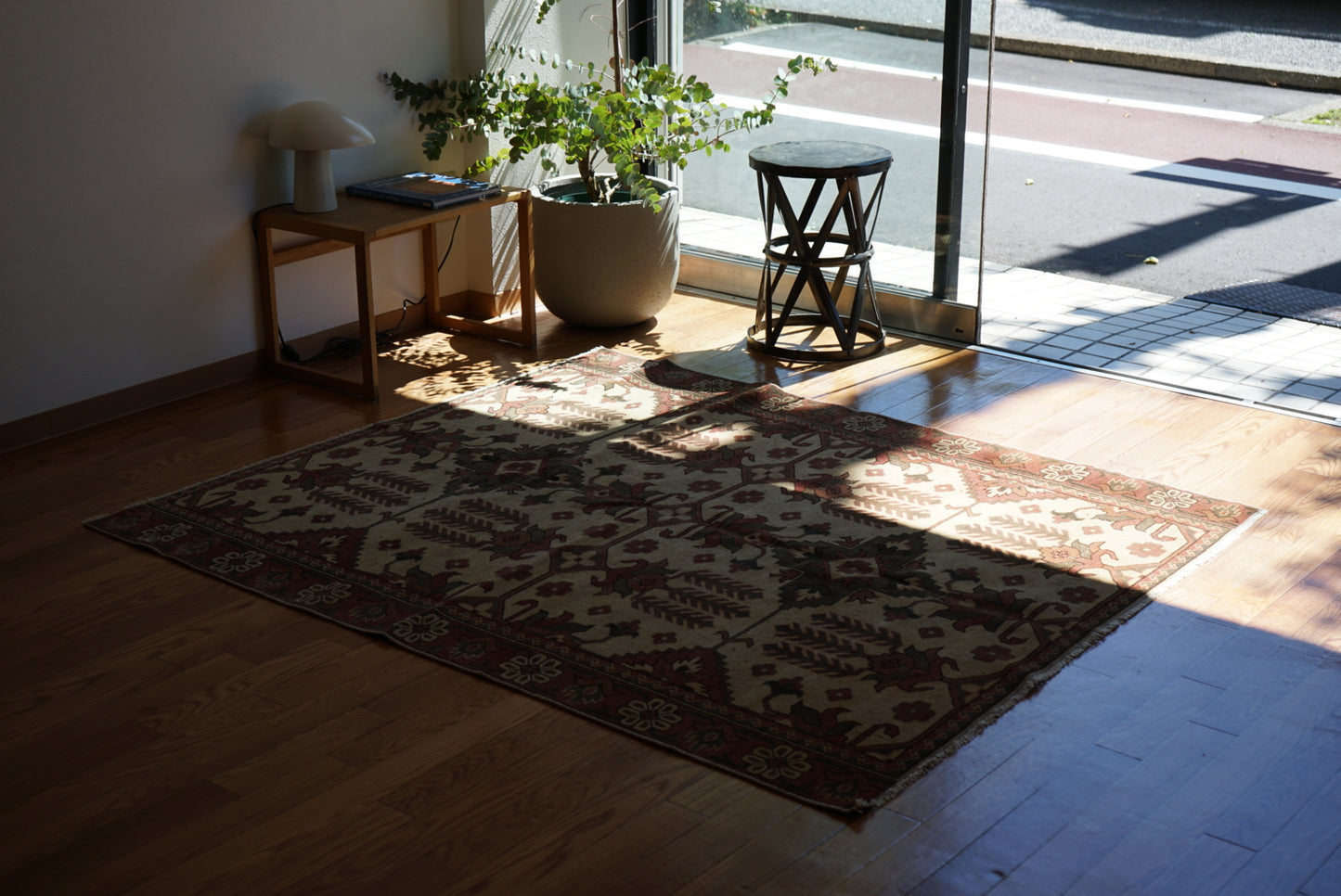 店頭販売 Türkiye Old Oushak Beige , Brown , Green 1970年代 164.5 × 143.5 cm No.TR25429
