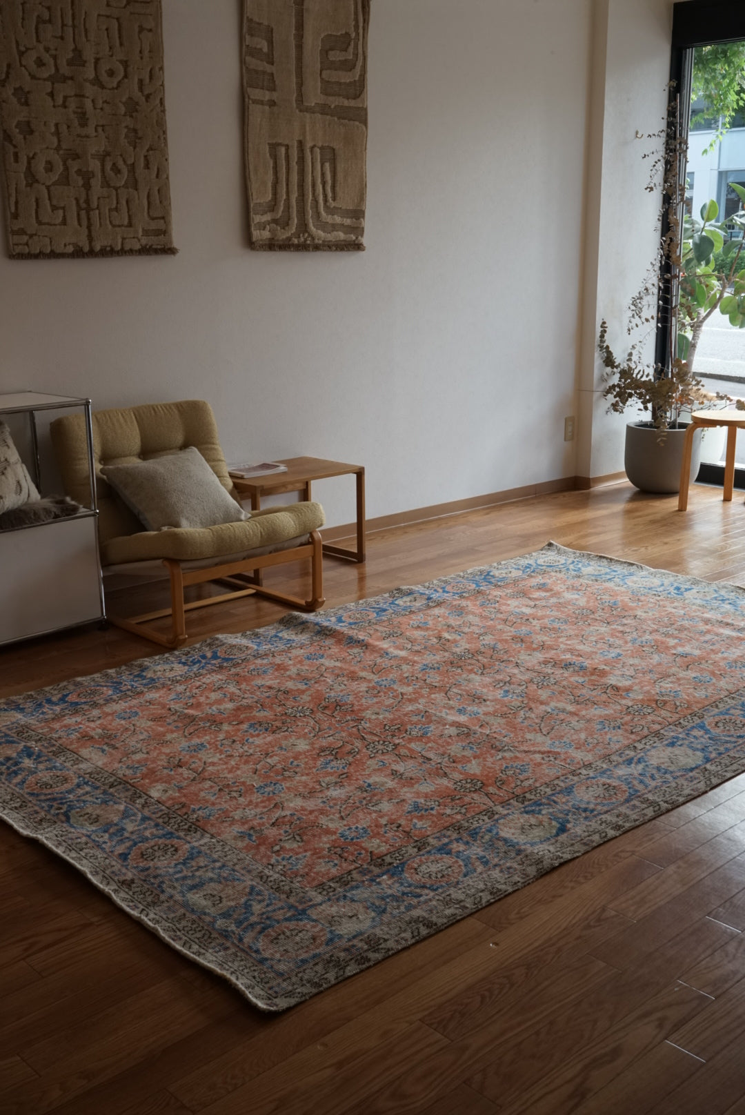 Türkiye Old Isparta Scarlet , Blue 1970年代 271.5 × 164 cm No.TR25507 / 国内送料無料・羊毛手織り絨毯