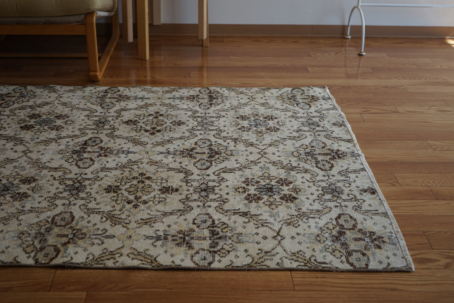 Türkiye Old Isparta Beige , Blue Floral 1970年代 191.5 × 116 cm No.TR25407