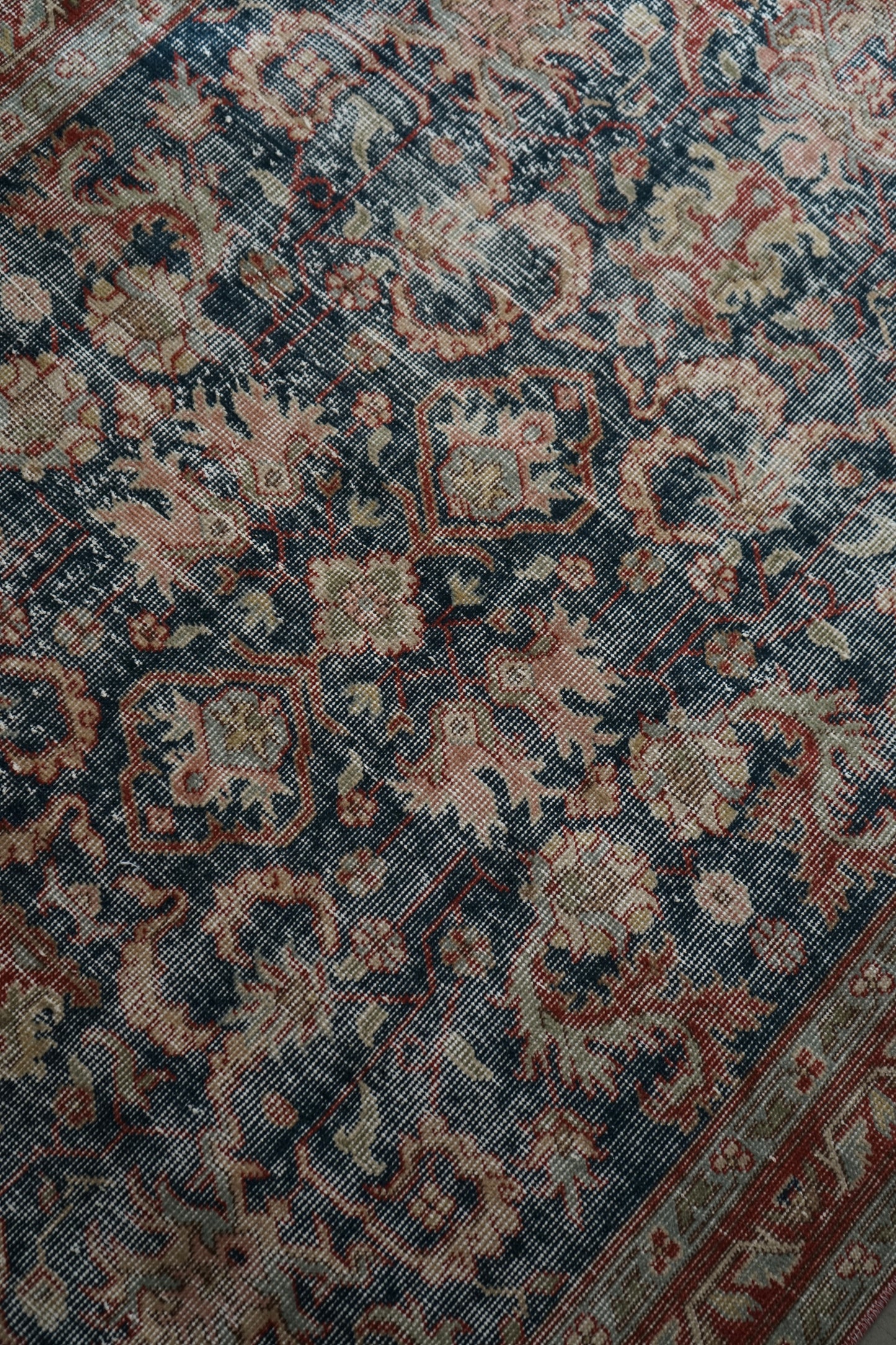 TURKEY OLD ISPARTA NAVY FLORAL 1970年代 207 × 114 cm No.TR25176