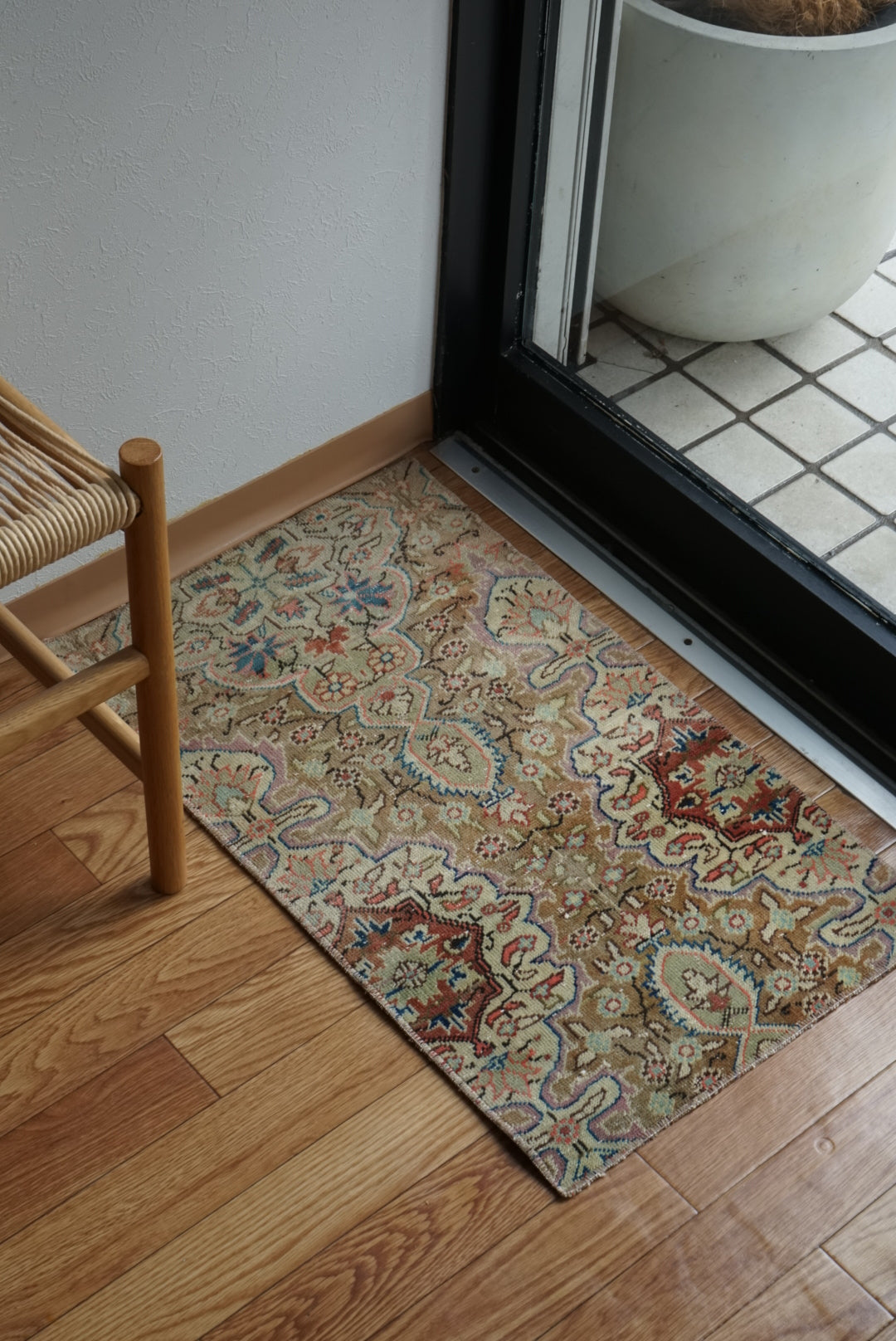 Türkiye Old Oushak Beige Flower 1970年代 71.5 × 42.5 cm No.TR25500 / 国内送料無料