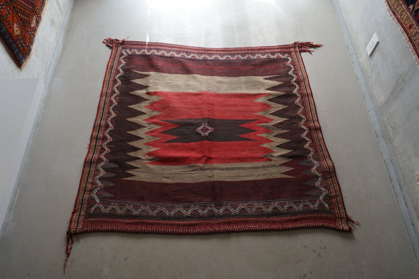 IRAN ANTIQUE AFSHAR TABLECLOTH 1840年代 129 × 126.5 cm