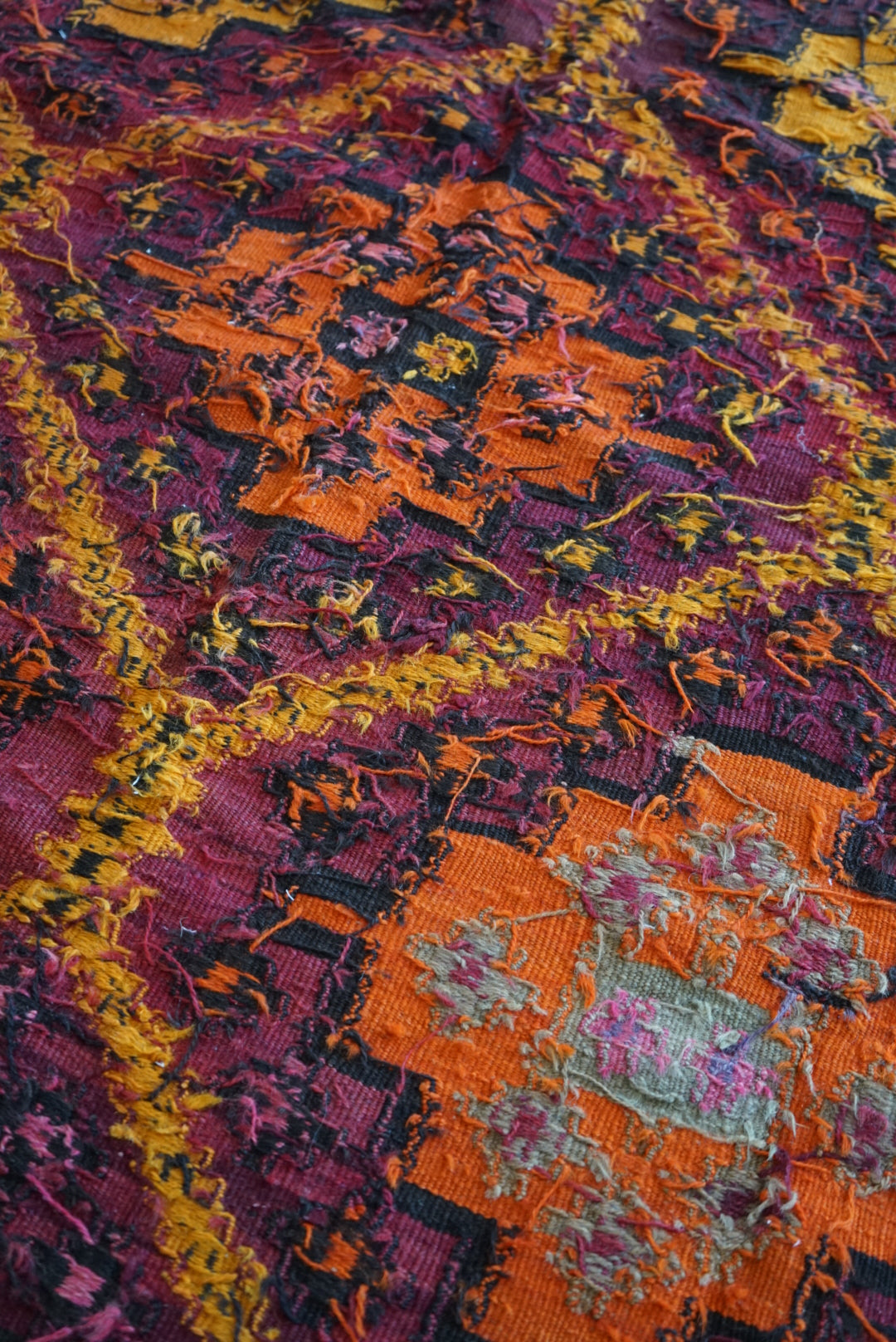 Türkiye Old Kilim Kars Tribal Design Purple 1970年代 180.5 × 135 cm No.TR25548 / 国内送料無料・羊毛手織りキリム