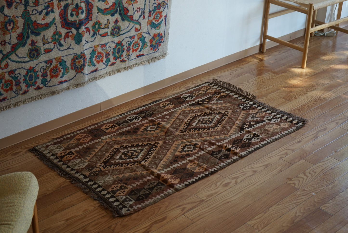 Türkiye Old Kilim Anatoria Tribal Design Brown 1960年代 132 × 79 cm No.TR25550 / 国内送料無料・羊毛手織りキリム