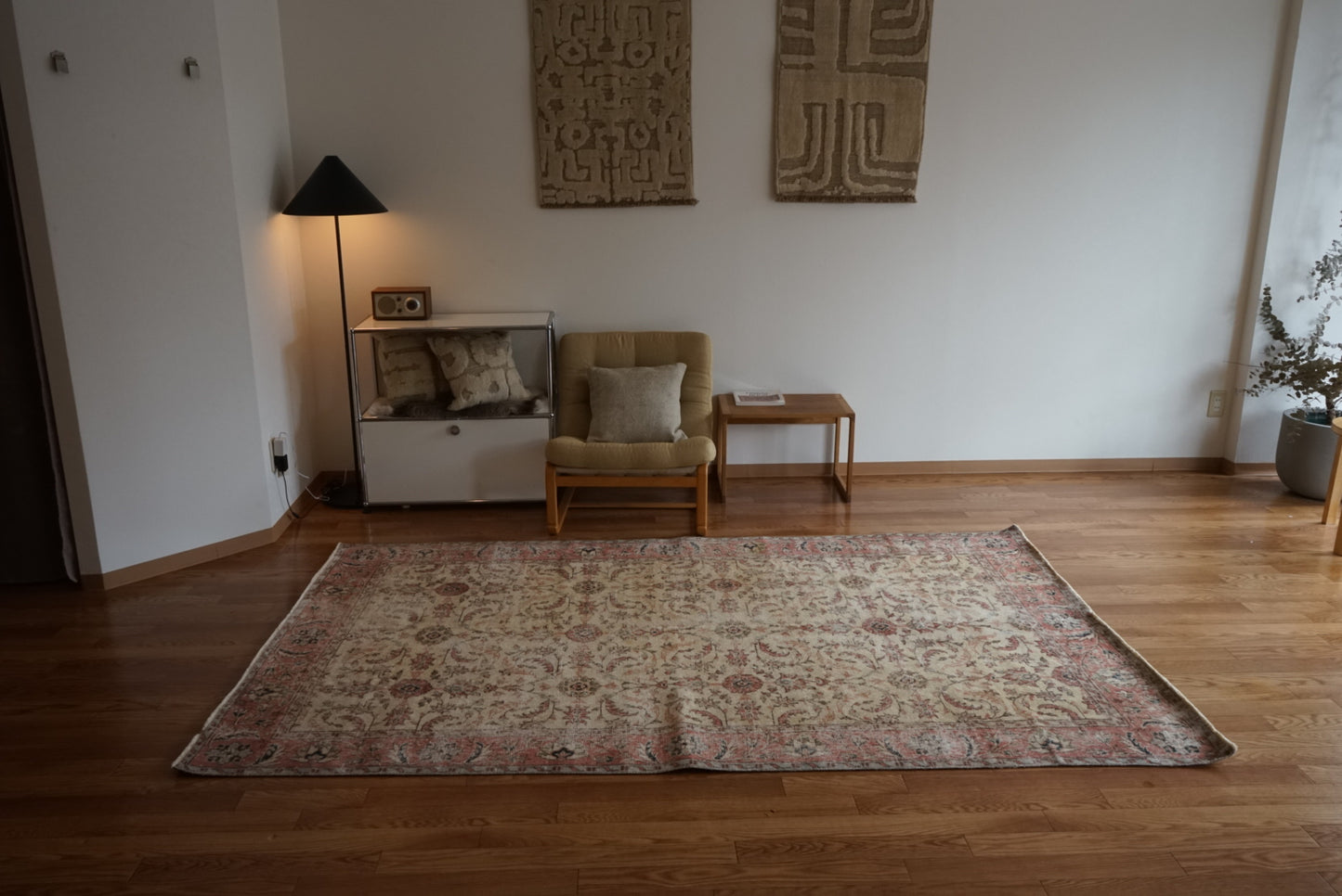 Türkiye Old Isparta Floral Pink , Beige 1970年代 250 × 154 cm No.TR25496 / 国内送料無料