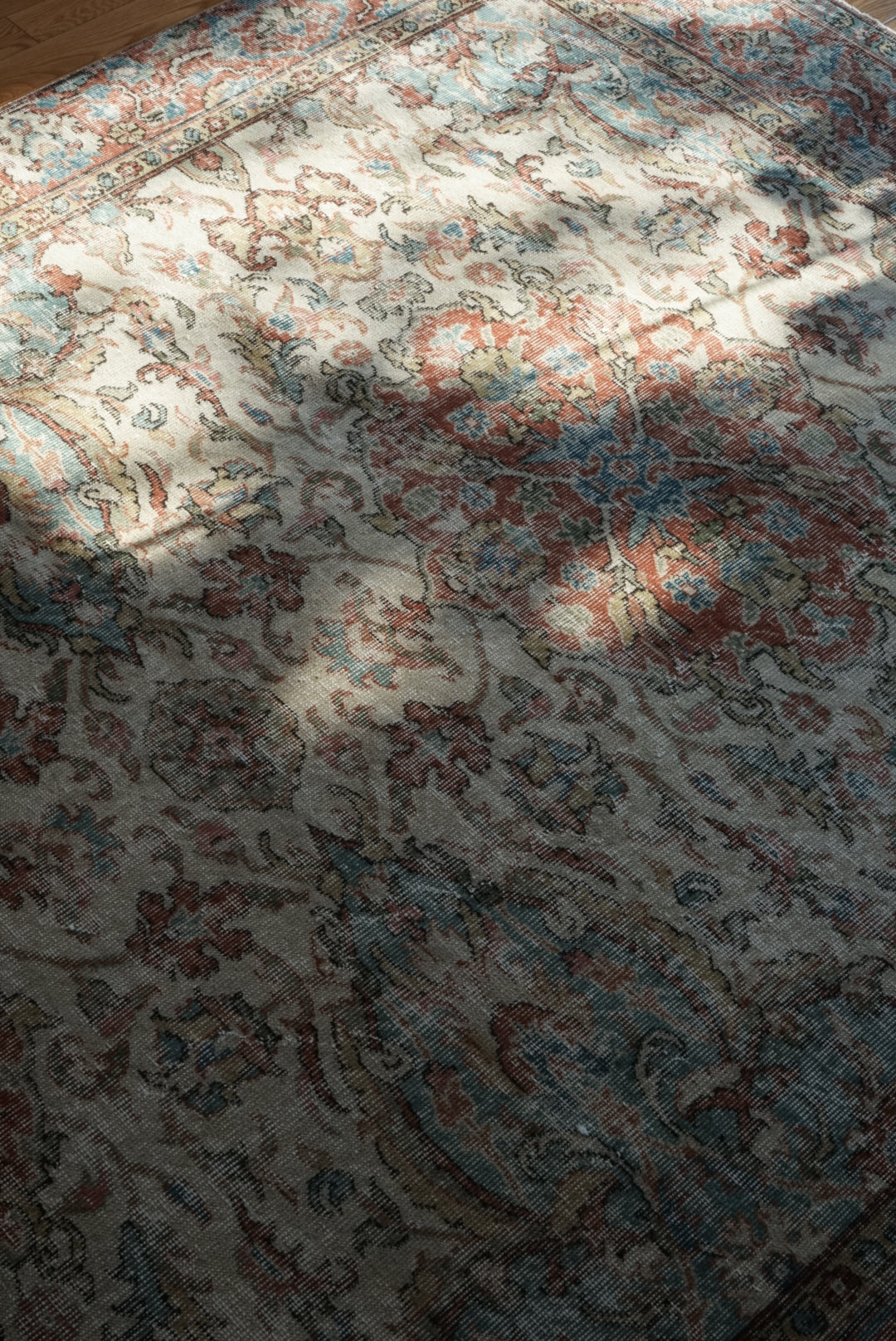Türkiye Old Isparta Beige , Bric Red , Saxe Blue Flower 1970年代 286 × 189 cm No.TR25506 / 国内送料無料・羊毛手織り絨毯
