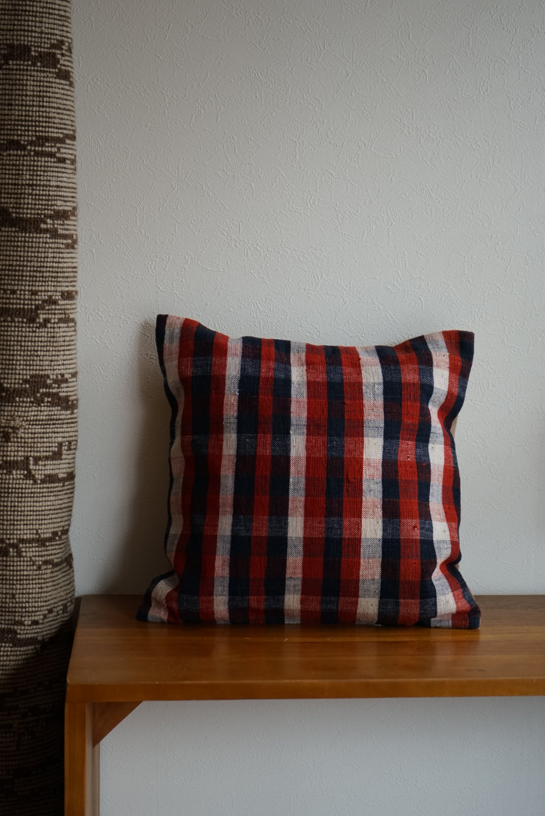 Türkiye Old Kilim Cushion Cover Navy , White , Red Mix Color Checker Design 50 × 50 cm No.TR25525 / 国内送料無料・羊毛手織りキリム