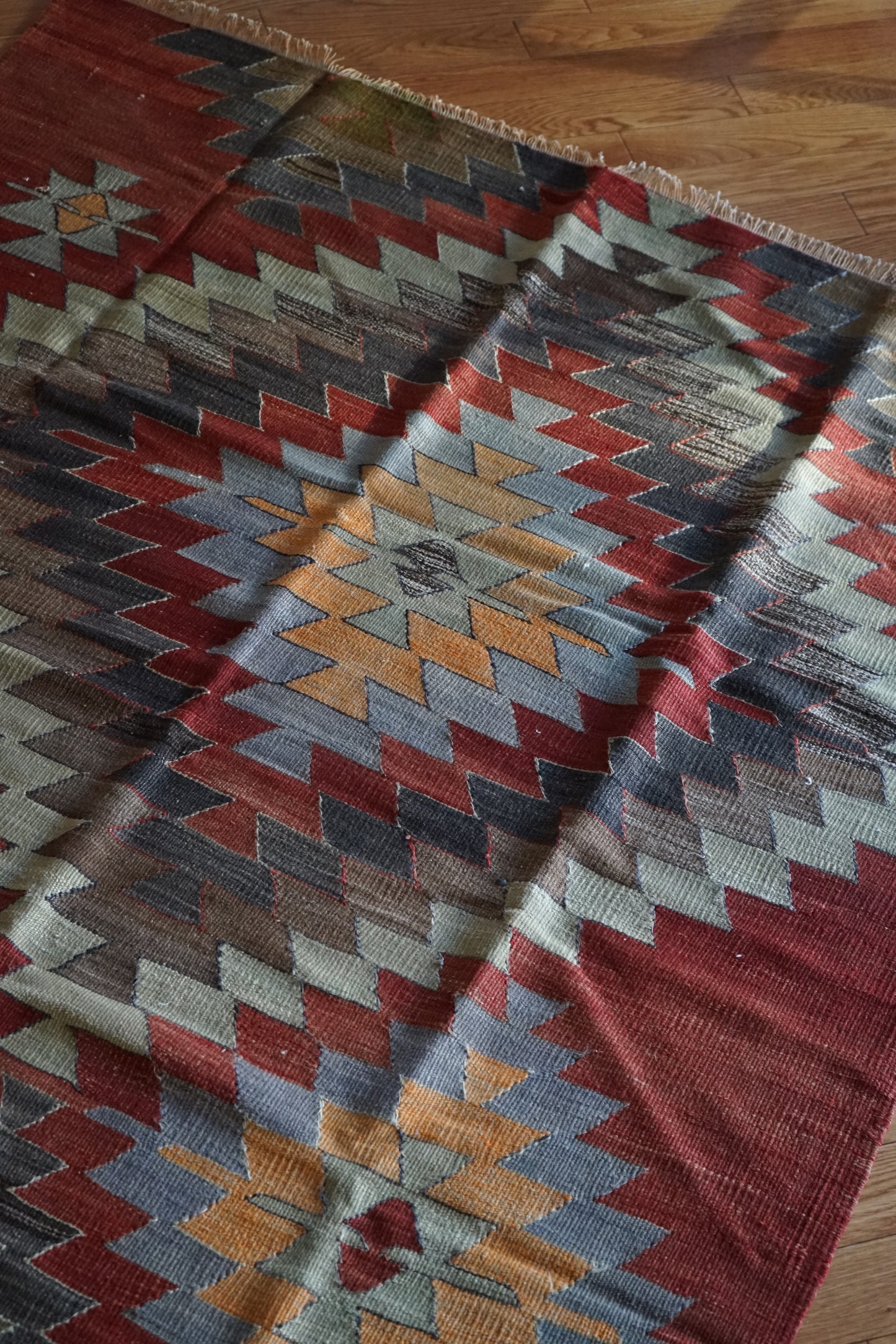 Türkiye Old Kilim Kars Earth Red Tribal Design 1970年代 251 × 137 cm No.TR25547 / 国内送料無料・羊毛手織りキリム