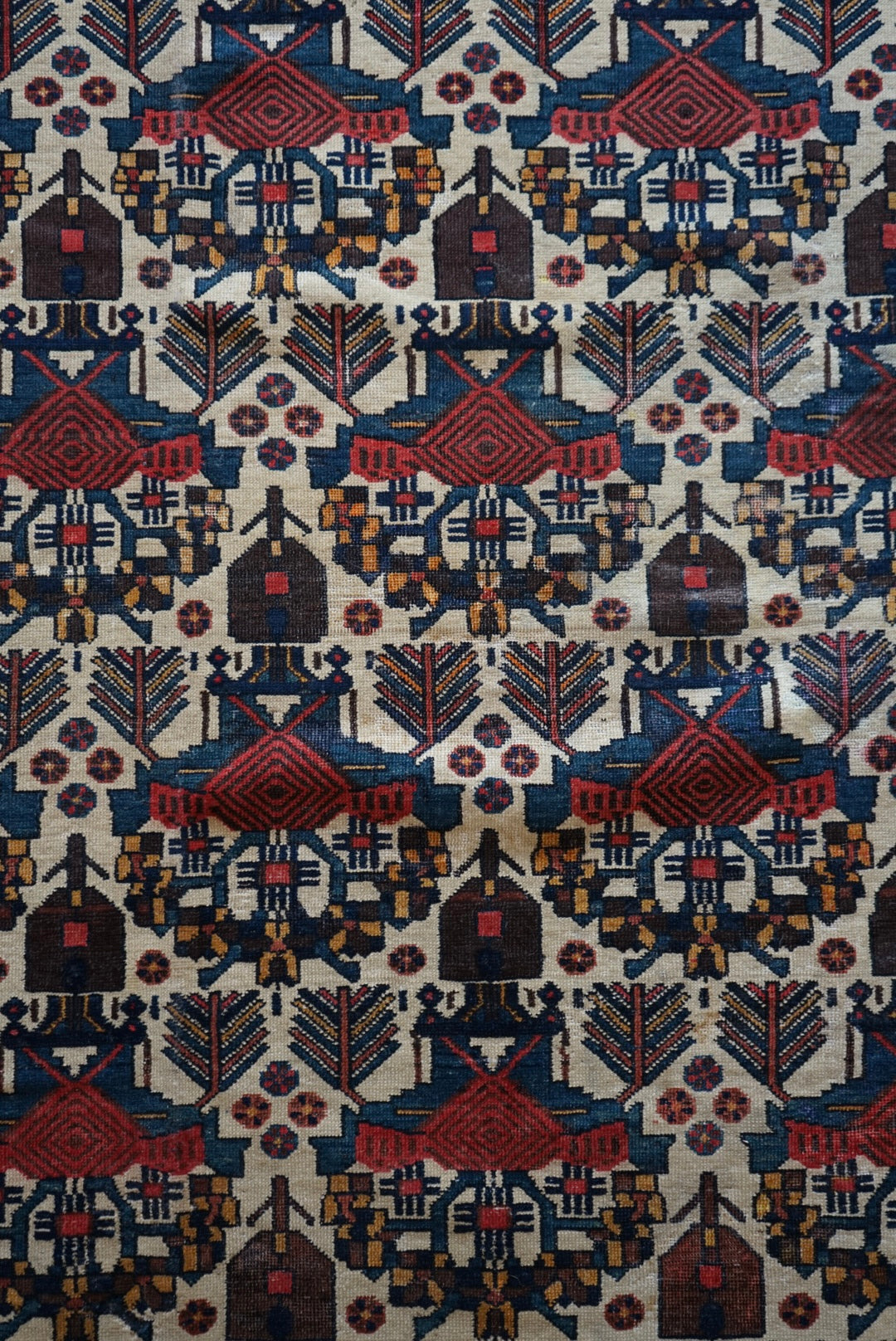 店頭販売 IRAN ANTIQUE BAKHTIARI GAVAN BUSHES
1870年代 185.5 × 146 cm