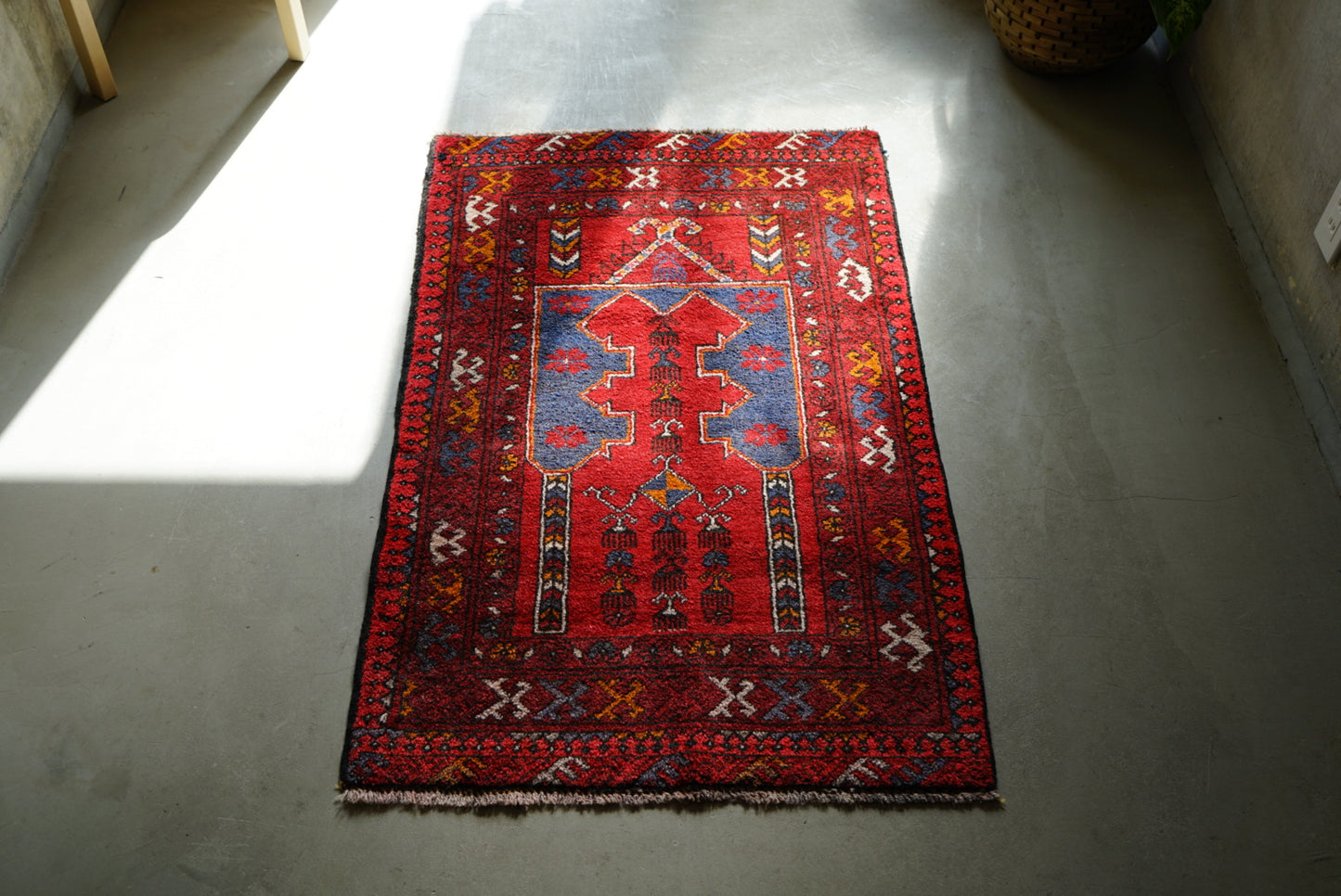 AFGHANISTAN VINTAGE TURKMEN PRAYER RUG 1980年代 124 × 76 cm