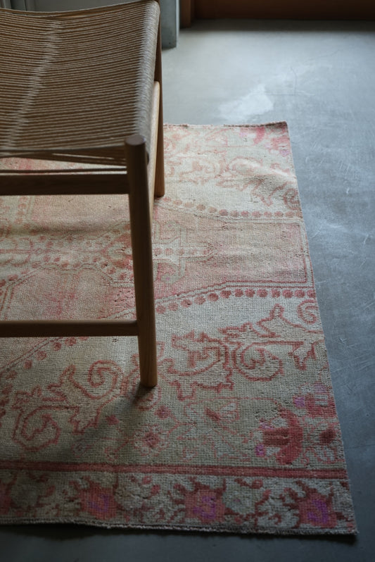 Türkiye Old Oushak Rose Pink Small size 1970年代 137 × 91 cm No.TR25244