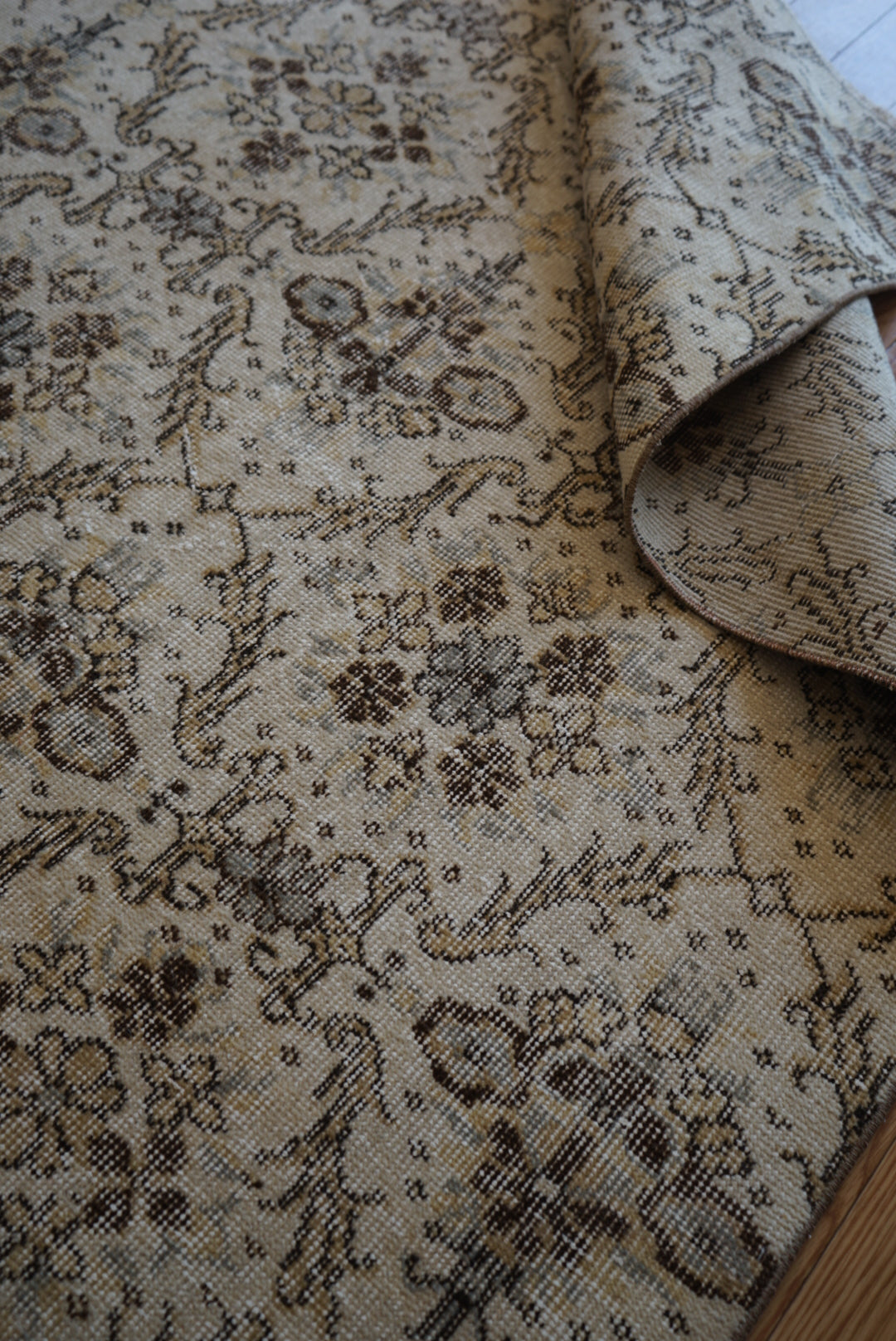 Türkiye Old Isparta Beige , Blue Floral 1970年代 191.5 × 116 cm No.TR25407