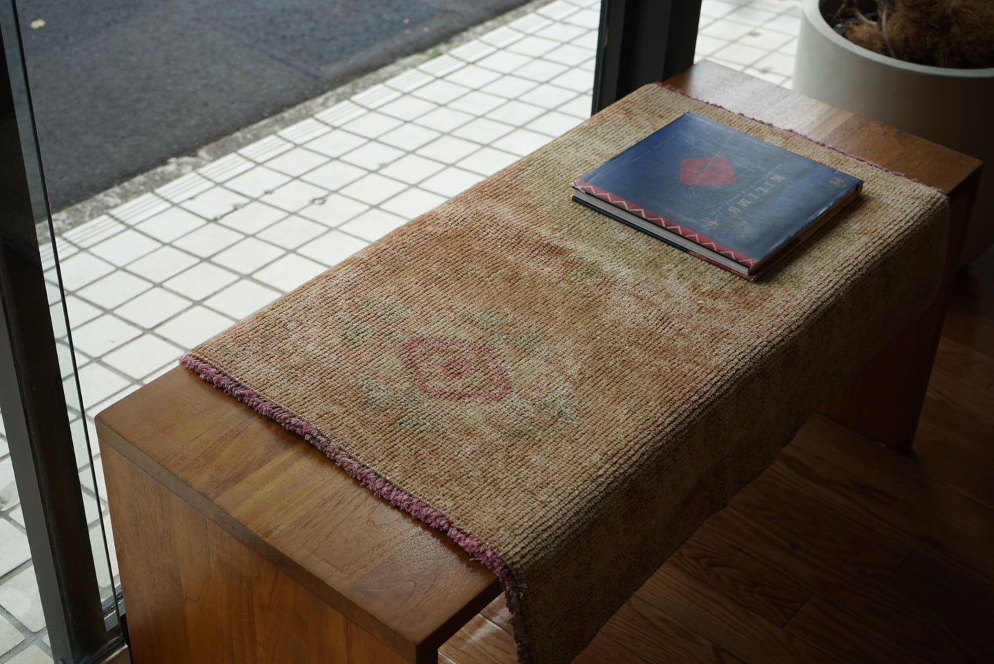 Türkiye Old Oushak Pink Medallion 1970年代 77.5 × 72 cm No.TR25413