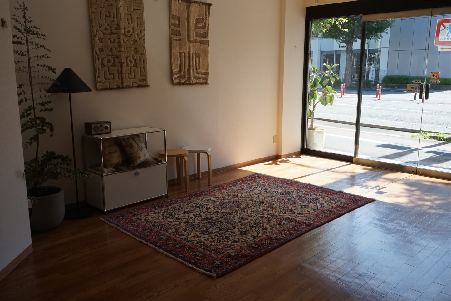 店頭販売 Iran Antique Esfahan 1840年代 231 × 157 cm / 国内送料無料・羊毛手織り絨毯