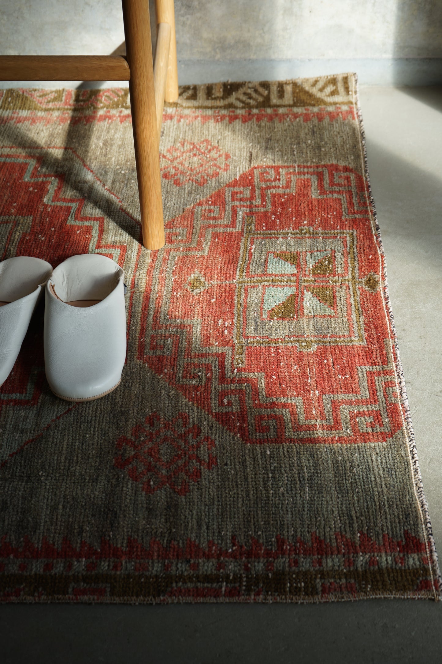 TURKEY VINTAGE SMALL RUG ANATORIA 114 × 94 cm No.TR25186