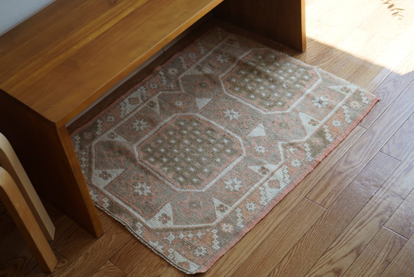 Türkiye Old Oushak Pale Orange 1970年代 85 × 70 cm No.TR25411