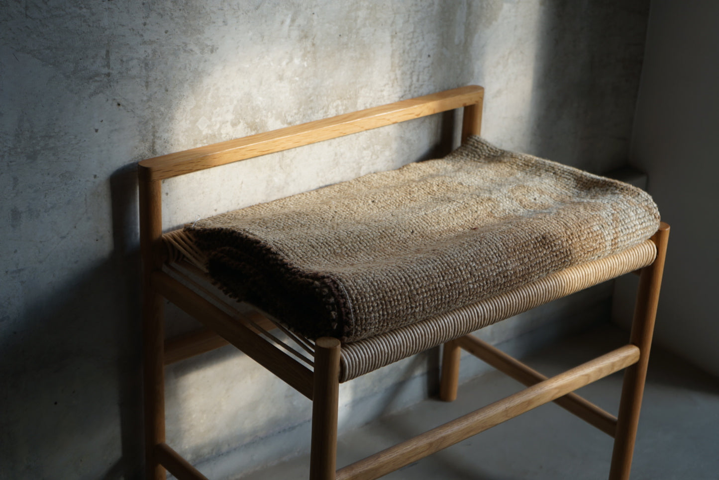 Türkiye Old Oushak Beige Medallion Flower Small size 1970年代 129 × 106 cm No.TR25238