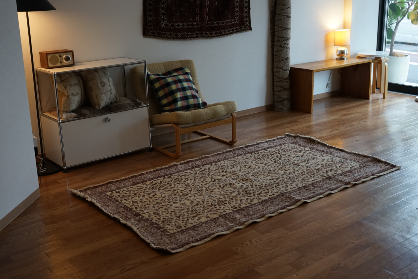 Türkiye Old Isparta Beige ,  Azuki Color Flower 1970年代 198.5 × 117 cm No.TR25519 / 国内送料無料・羊毛手織り絨毯