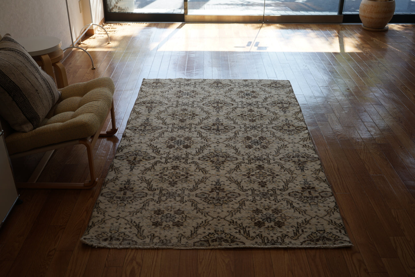 Türkiye Old Isparta Beige , Blue Floral 1970年代 191.5 × 116 cm No.TR25407