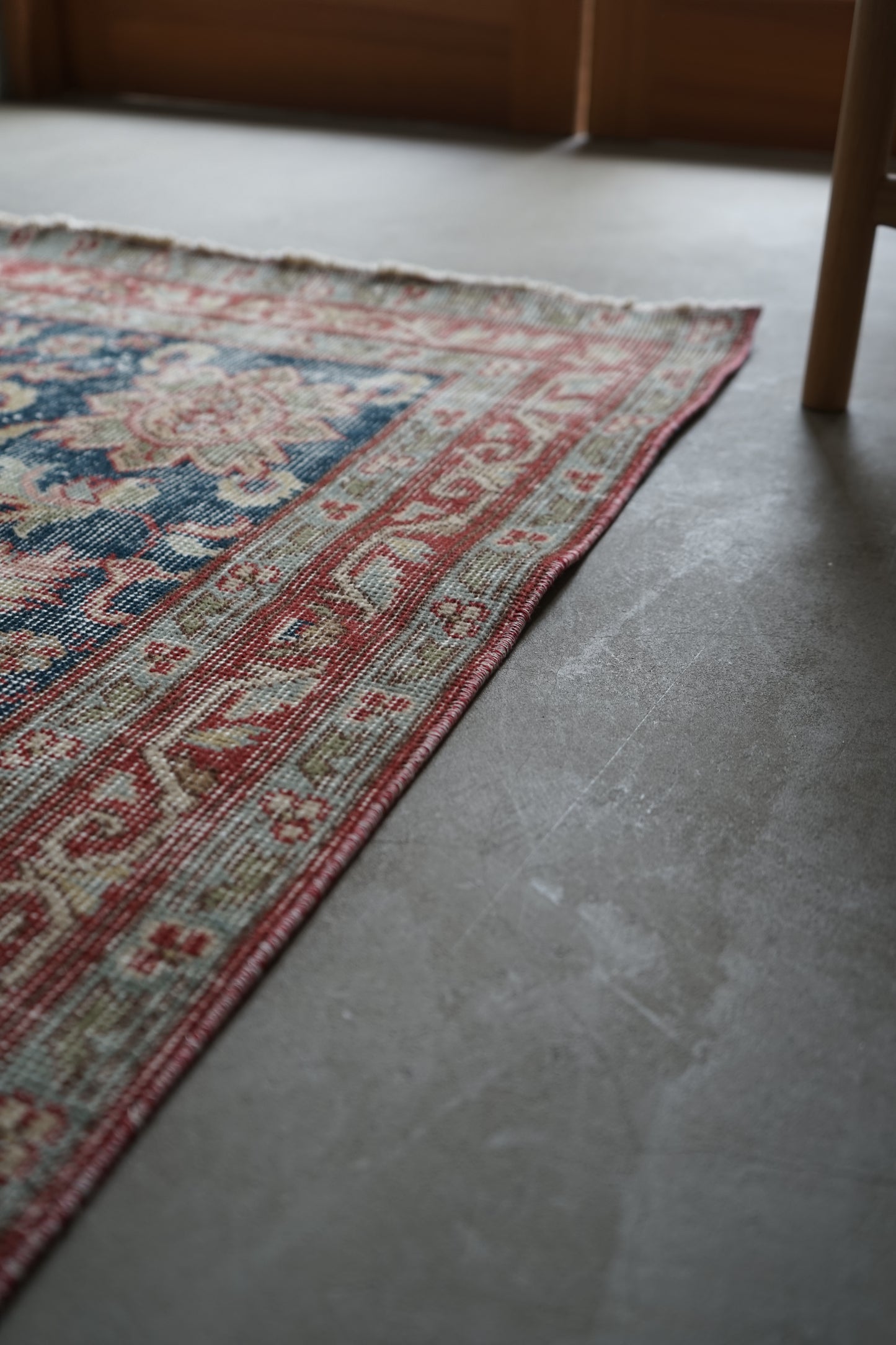 TURKEY OLD ISPARTA NAVY FLORAL 1970年代 207 × 114 cm No.TR25176