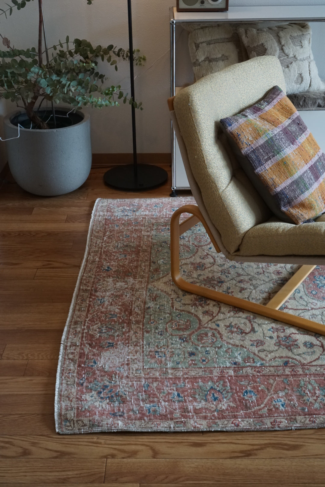 Türkiye Old Isparta Beige , Red , Green Medallion 1960年代 244 × 142 cm No.TR25455