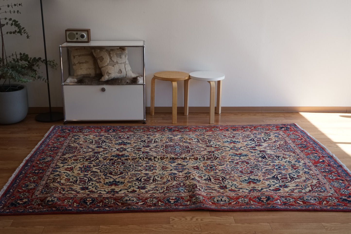 店頭販売 Iran Antique Esfahan 1840年代 231 × 157 cm / 国内送料無料・羊毛手織り絨毯