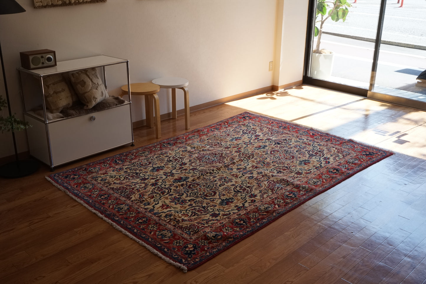 店頭販売 Iran Antique Esfahan 1840年代 231 × 157 cm / 国内送料無料・羊毛手織り絨毯