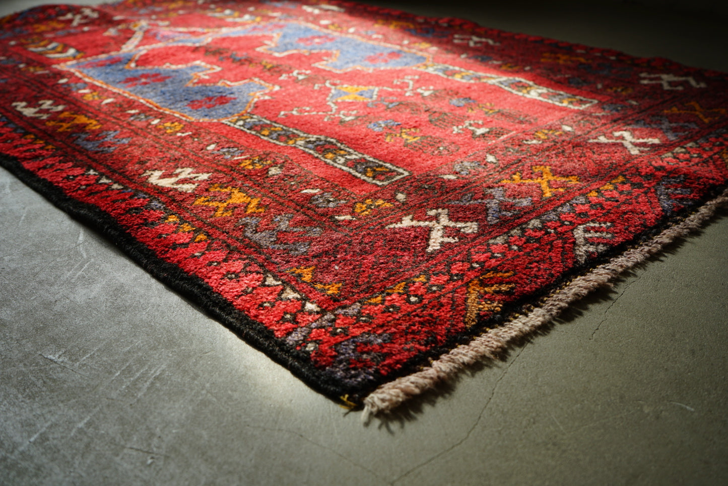 AFGHANISTAN VINTAGE TURKMEN PRAYER RUG 1980年代 124 × 76 cm