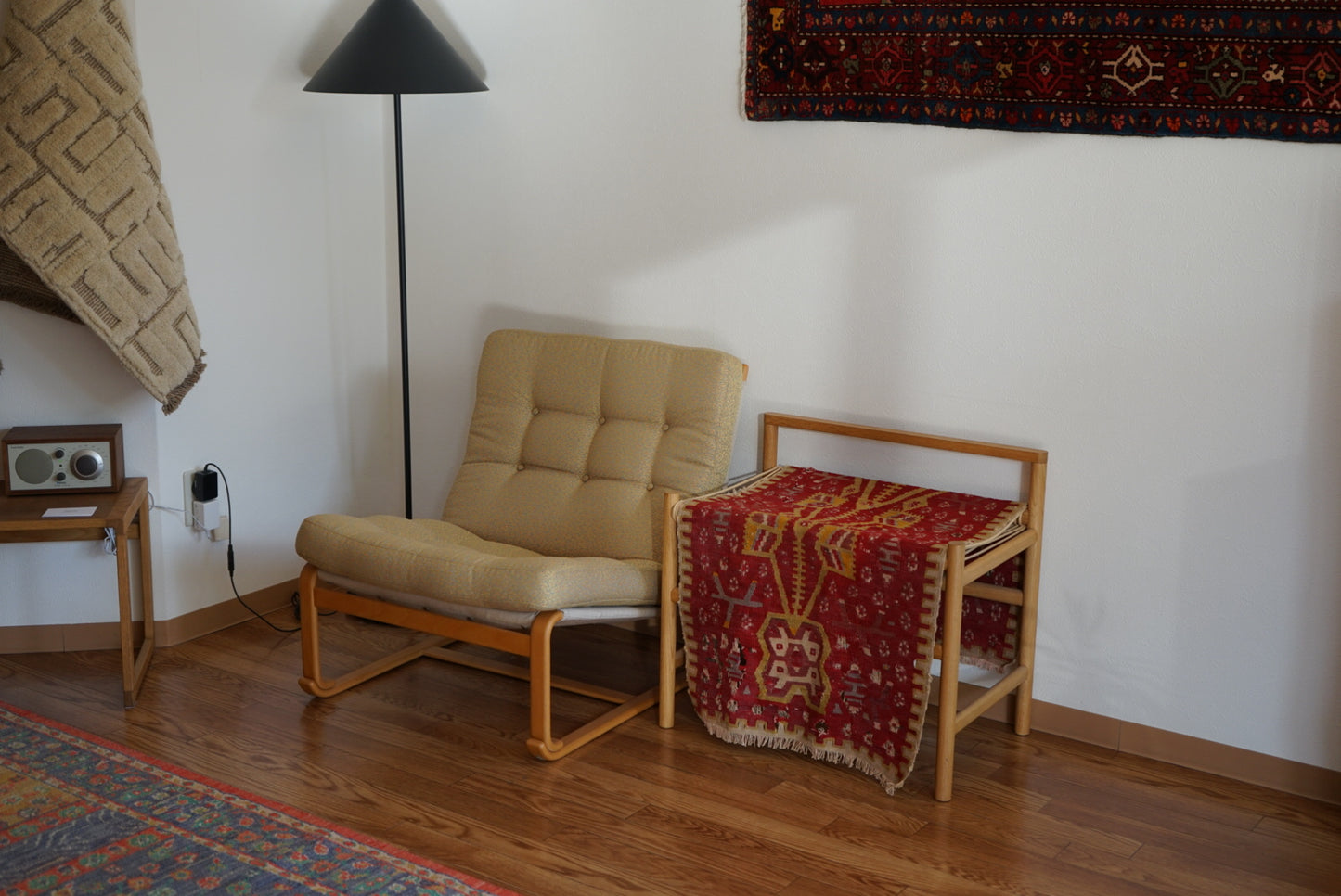 店頭販売 Tribal rug Türkiye Old Anatoria Kilim Tapestry Red , Yellow " Tree of life " 1960年代 111 × 53 cm No.TR25565 / 国内送料無料・羊毛手織りキリム