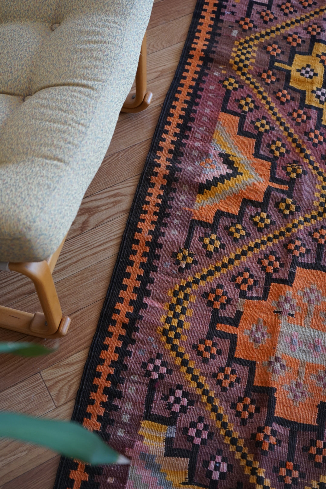 Türkiye Old Kilim Kars Tribal Design Purple 1970年代 180.5 × 135 cm No.TR25548 / 国内送料無料・羊毛手織りキリム