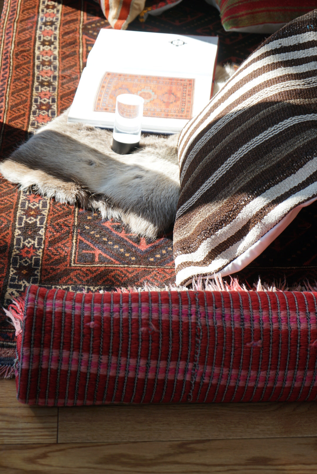 Türkiye Old Kilim Shaggy Pink , Red 1960年代 195 × 144 cm No.TR25546 / 国内送料無料・羊毛手織りキリム