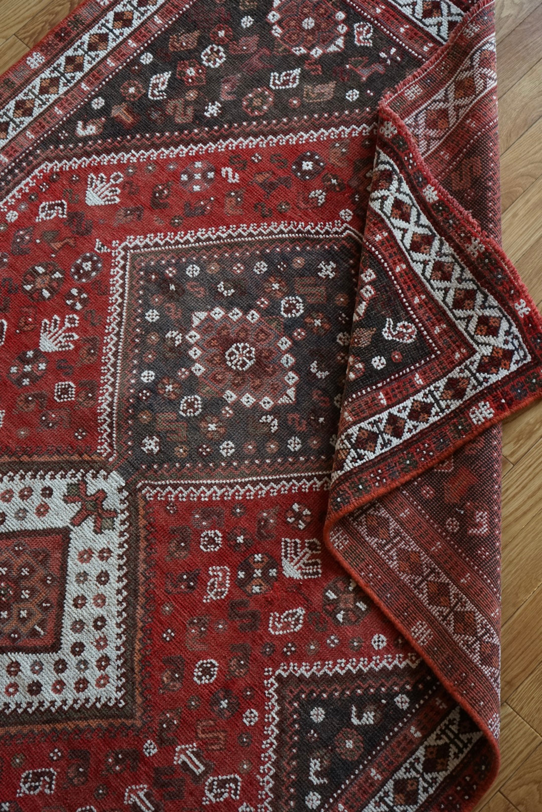 店頭販売 Türkiye Old Persia Design Red , Black 1960年代 263 × 145 cm No.TR25515 / 国内送料無料・羊毛手織り絨毯