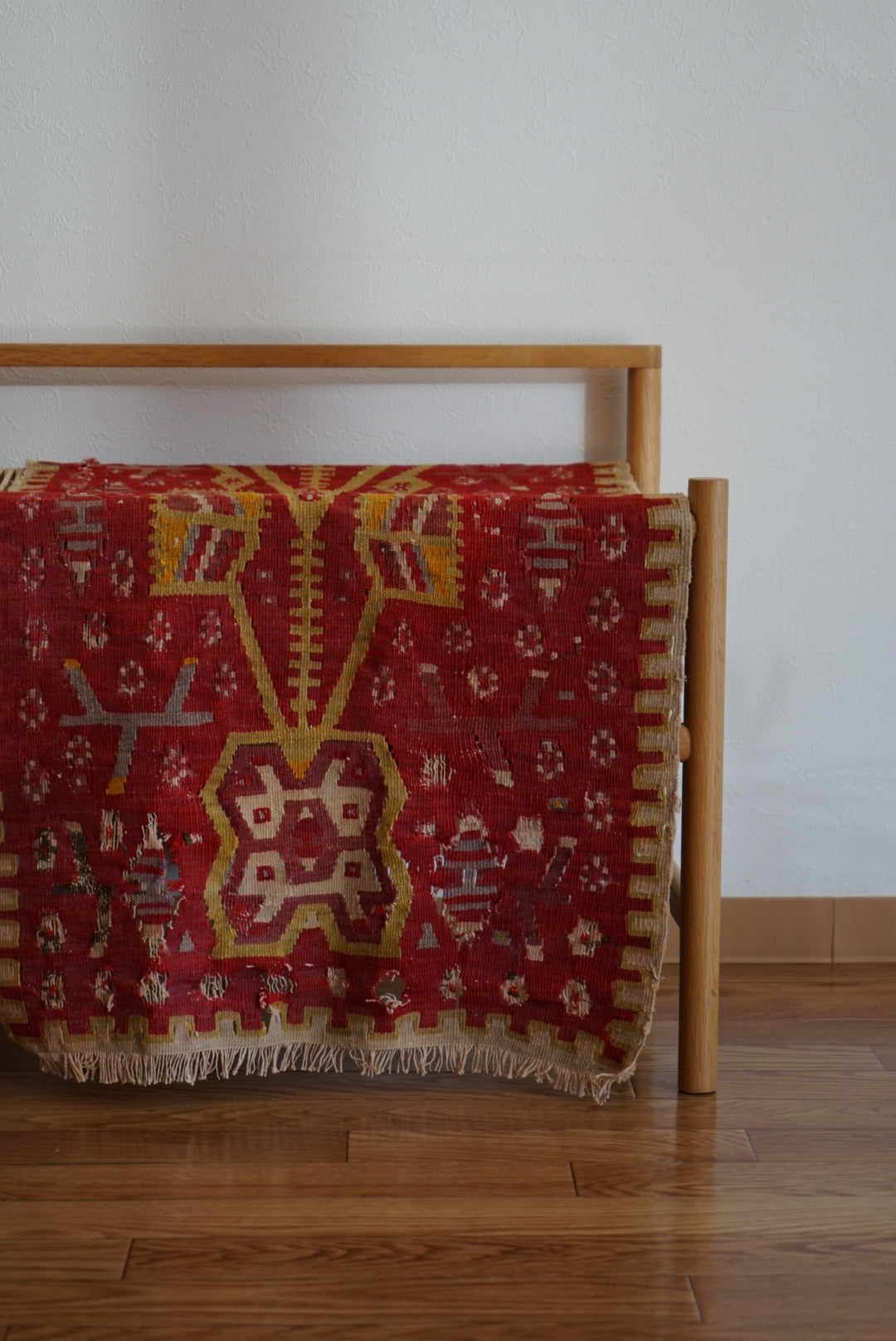 店頭販売 Tribal rug Türkiye Old Anatoria Kilim Tapestry Red , Yellow " Tree of life " 1960年代 111 × 53 cm No.TR25565 / 国内送料無料・羊毛手織りキリム
