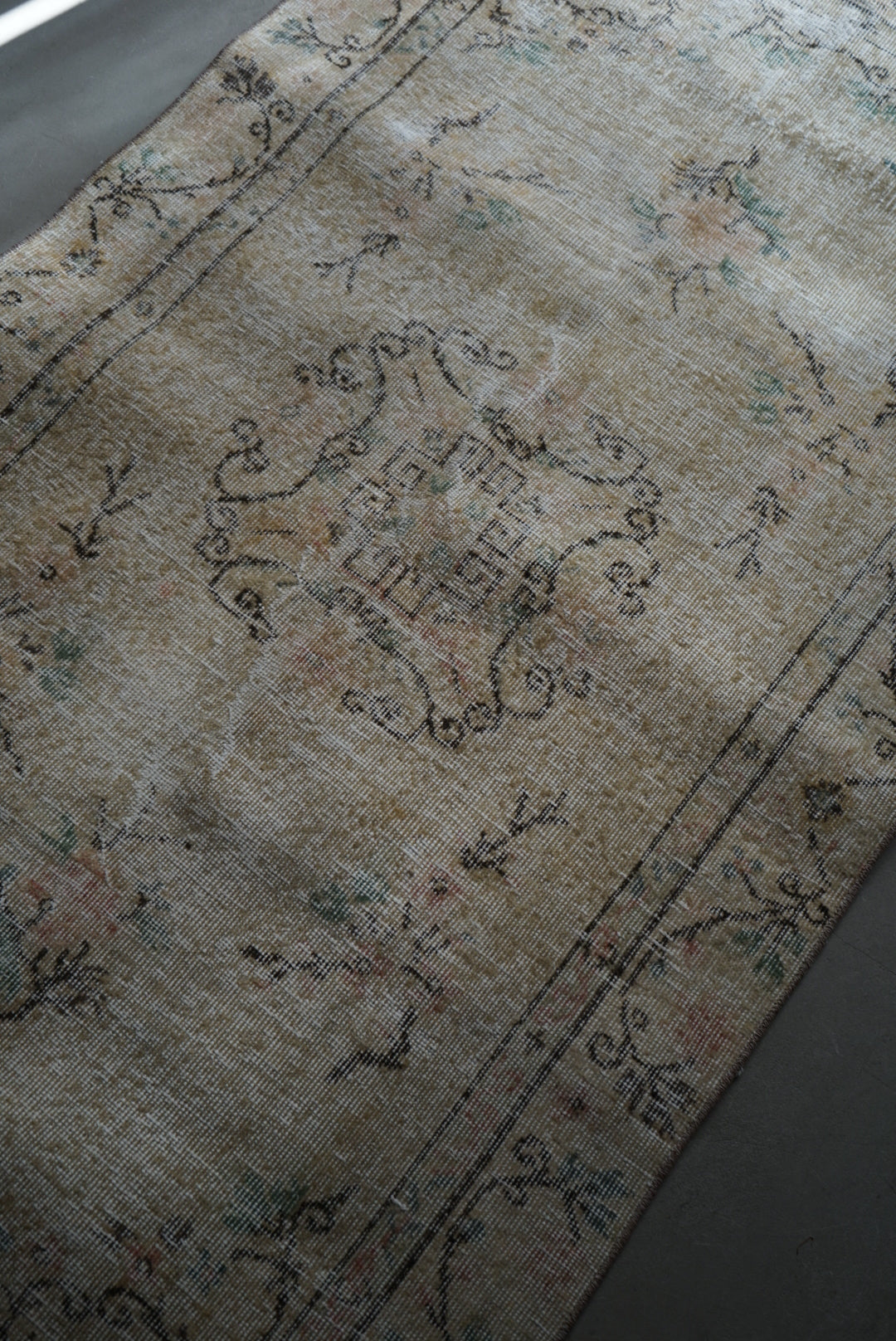 TURKEY OLD ISPARTA YELLOW BEIGE FLOWER 1970年代 194 × 106 cm No.TR25147