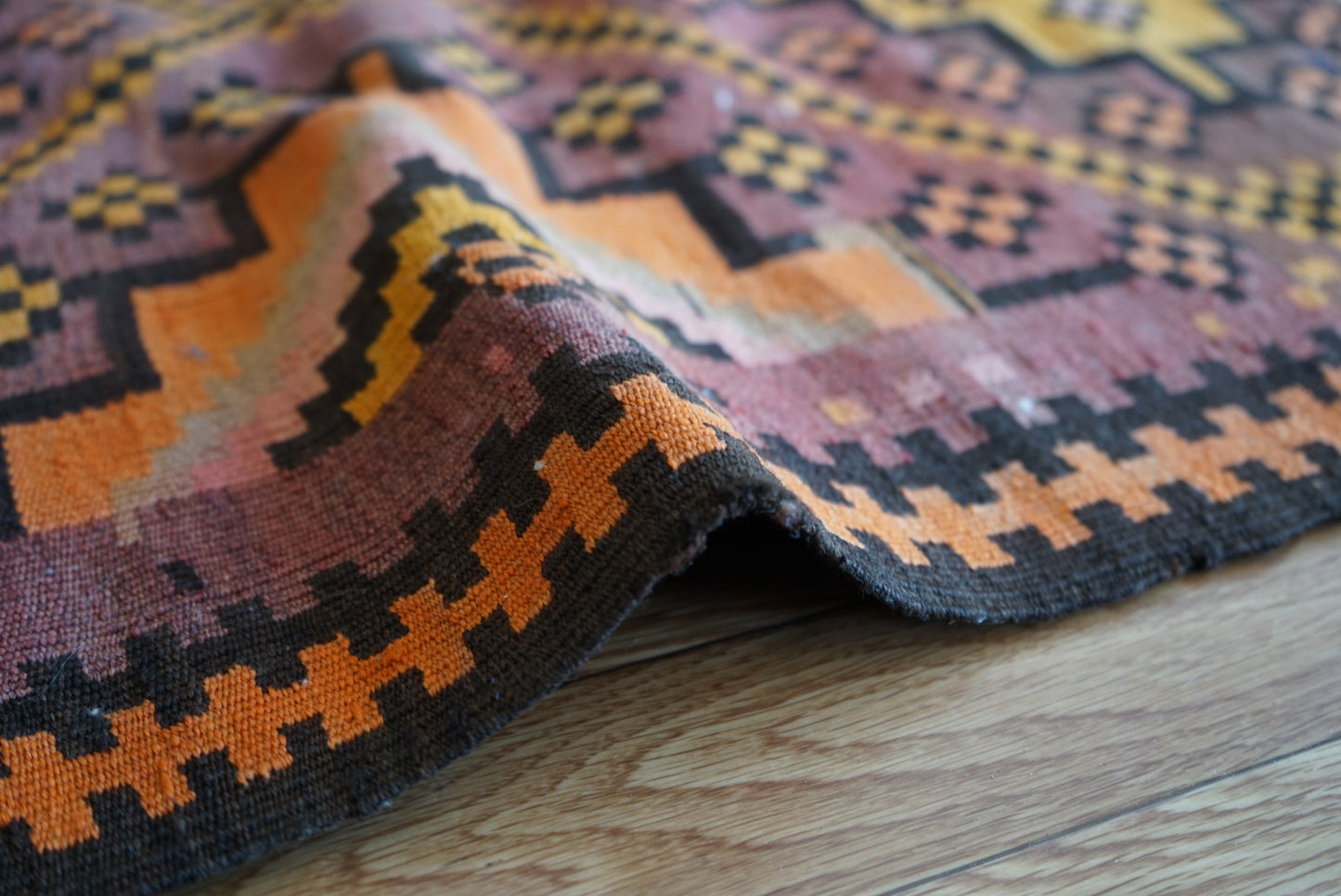 Türkiye Old Kilim Kars Tribal Design Purple 1970年代 180.5 × 135 cm No.TR25548 / 国内送料無料・羊毛手織りキリム