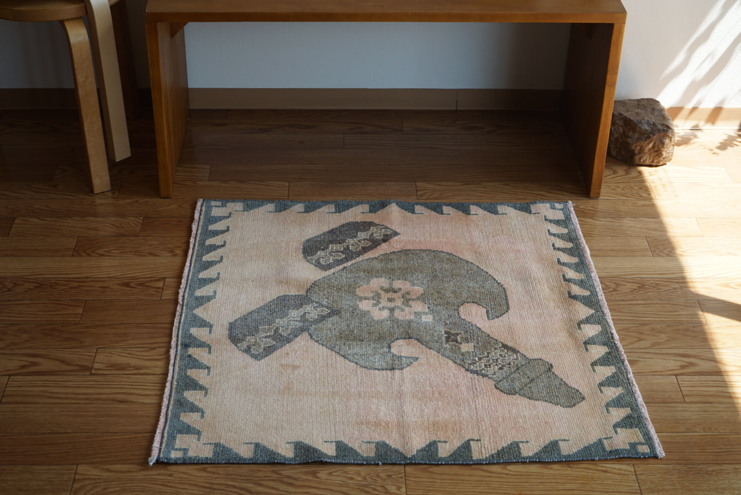 Türkiye Old Oushak Pink , Navy Key Motief 1970年代  84 × 81 cm No.TR25412