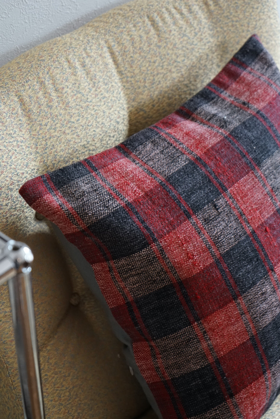 Türkiye Old Kilim Cushion Cover Red , Black Checker Design 45 × 45 cm No.TR25534 / 送料無料・羊毛手織りキリム