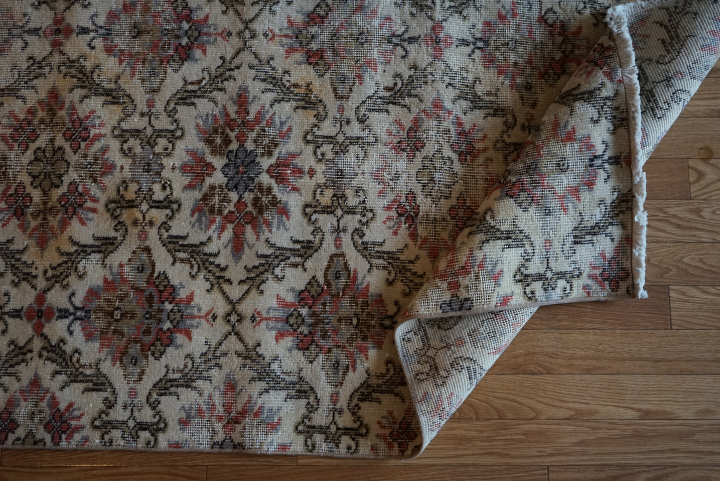 Türkiye Old Isparta Cream , Scarlet Color Flower 1970年代 194 × 95 cm No.TR25520 / 国内送料無料・羊毛手織り絨毯
