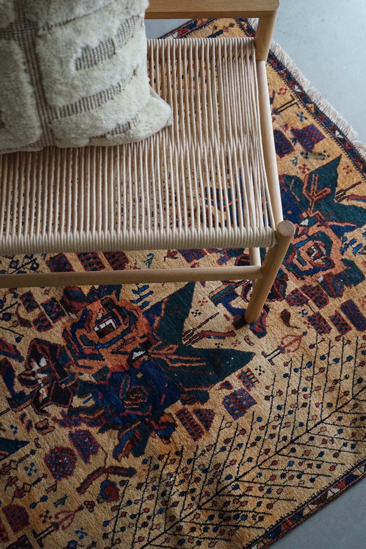 店頭販売 IRAN ANTIQUE QASHQAI SHIRAZ NEYRIZ 1770年代 114 × 129 cm