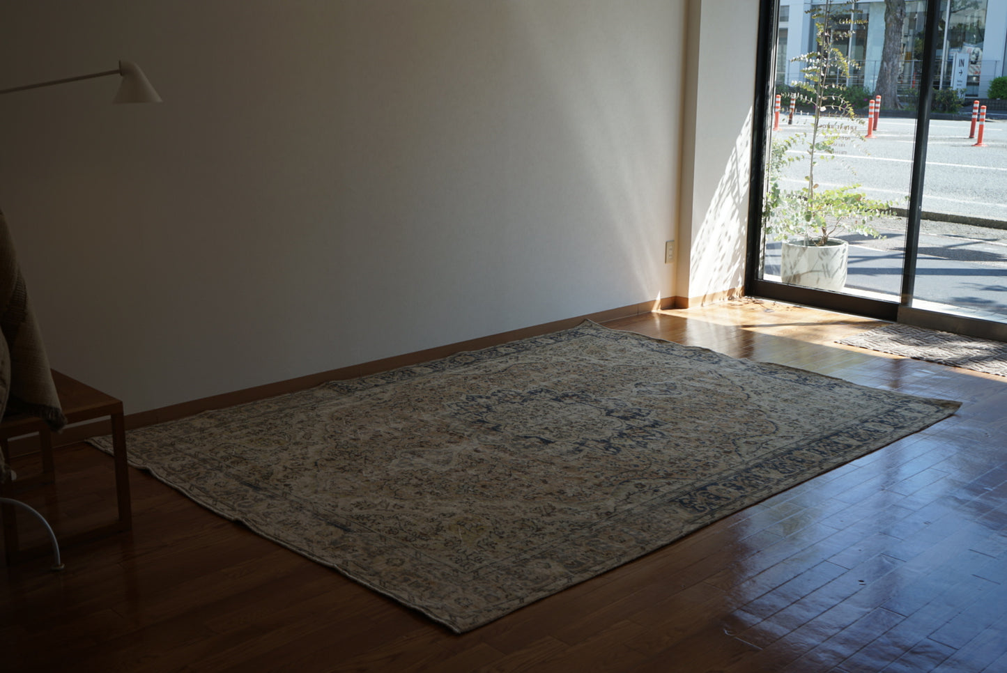 Türkiye Old Isparta Medallion Navy , Beige 1960年代 259 × 194 cm No.TR25375