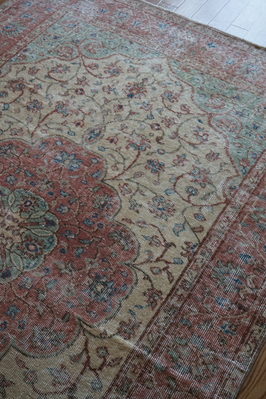 Türkiye Old Isparta Beige , Red , Green Medallion 1960年代 244 × 142 cm No.TR25455