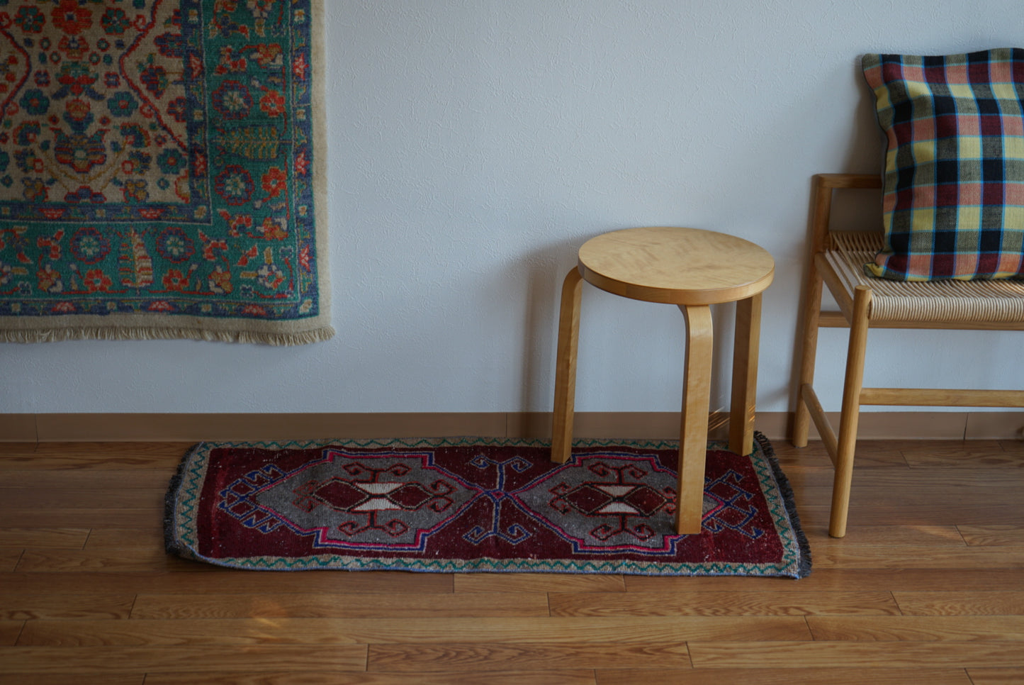 Türkiye Old Oushak Red , Green 1970年代 110.5 × 52 cm No.TR25541 / 国内送料無料・羊毛手織り絨毯