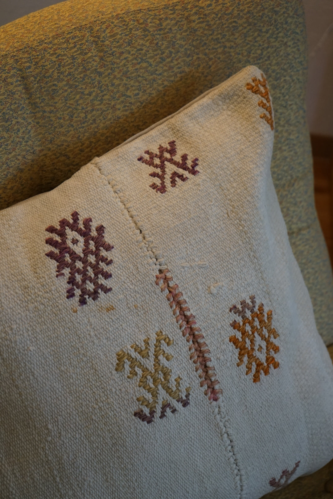 Türkiye Old Kilim Cushion Cover Ivory , Beige , Orange Tribal Patchwork Design 45 × 45 cm No.TR25570 / 送料無料・羊毛手織りキリム