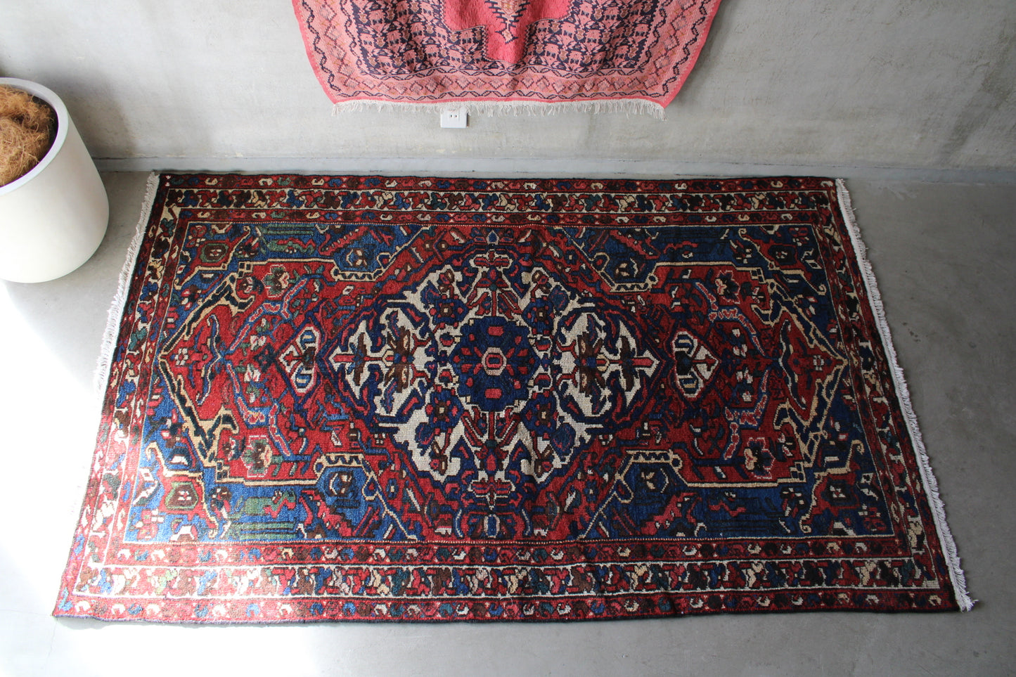 店頭販売 IRAN ANTIQUE BAKHTIARI 
1900年代 198 × 122 cm