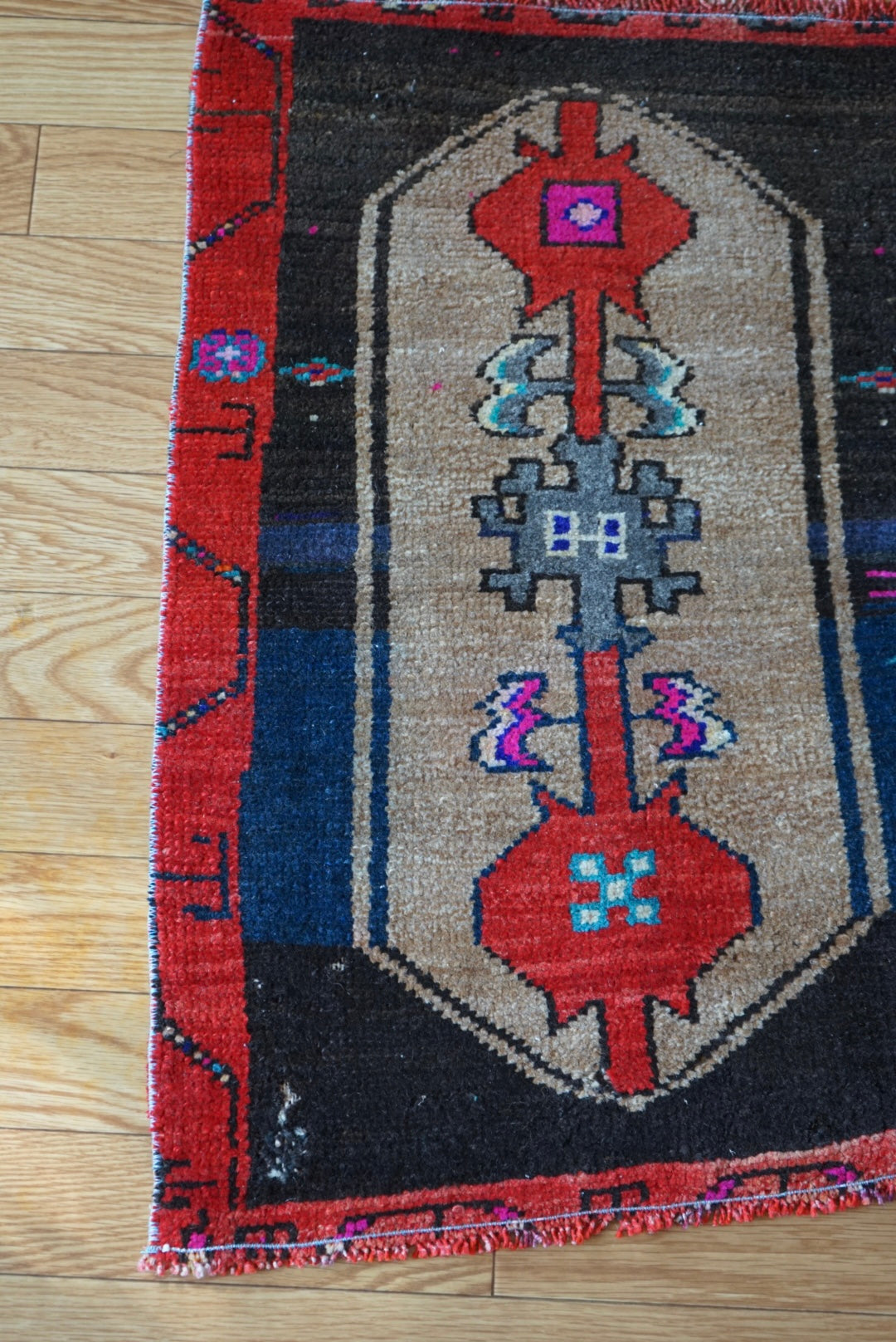 Türkiye Old Oushak Red , Beige , Black 1970年代 72.5 × 52 cm No.TR25545 / 国内送料無料・羊毛手織り絨毯
