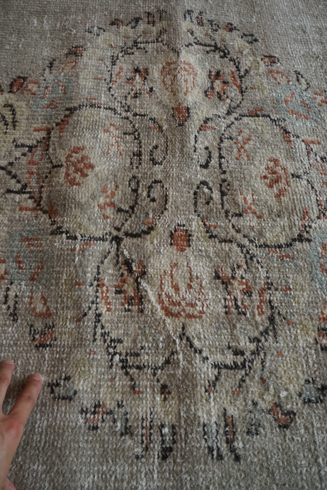 Türkiye Old Isparta Sage Green Flower Medallion 1970年代 248 × 148.5 cm No.TR25511 / 国内送料無料・羊毛手織り絨毯